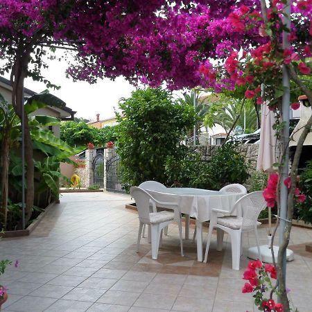 Apartmani Lili Mali Lošinj Exterior foto